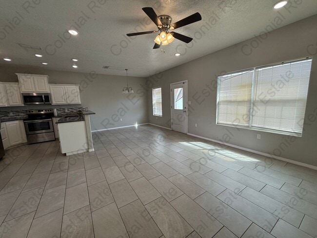 Photo - Beautiful 3 bedroom 2 bathroom home in a great neighborhood