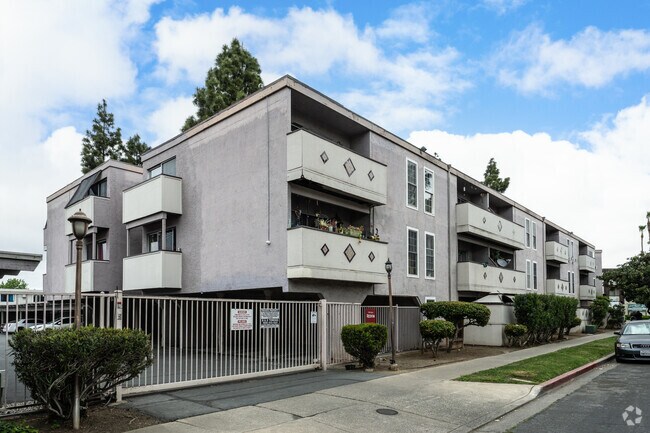 exterior - Laguna Terrace Apartments