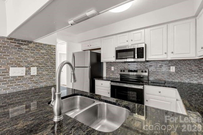 Photo - 402 Sweetgum Dr