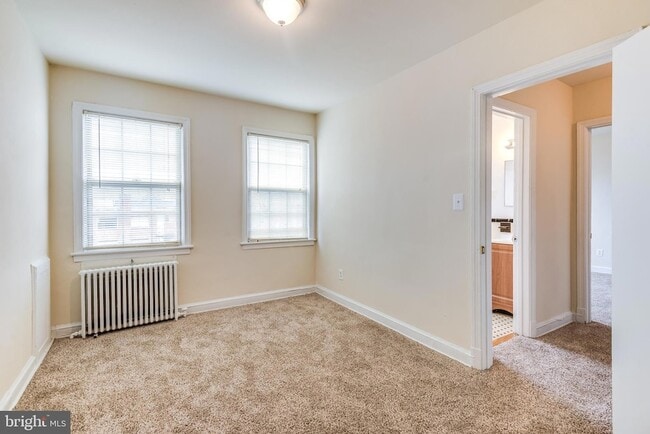 Building Photo - 215 Oakwood St SE Rental