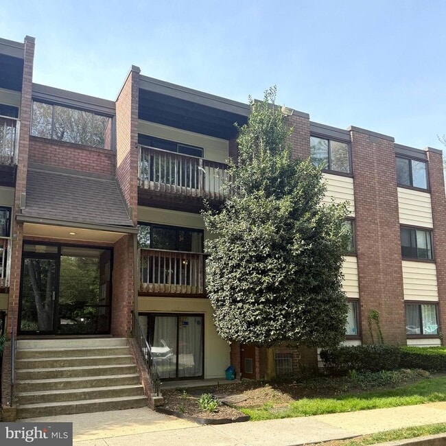 Photo - 10725 West Dr Apartamento Unidad 304