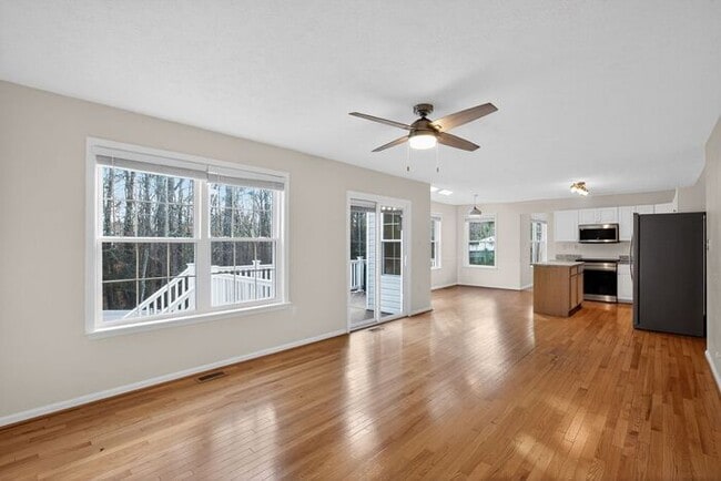 Photo - 47225 Schwartzkopf Dr