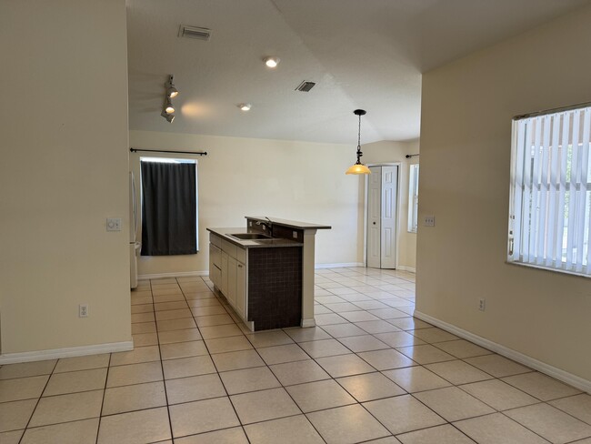 Photo - 1489 Whitmore St