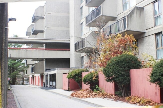 Building Photo - 55 Tall Oaks Dr Unit 407