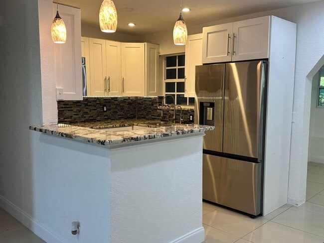 Building Photo - 104 NE 16th Ave