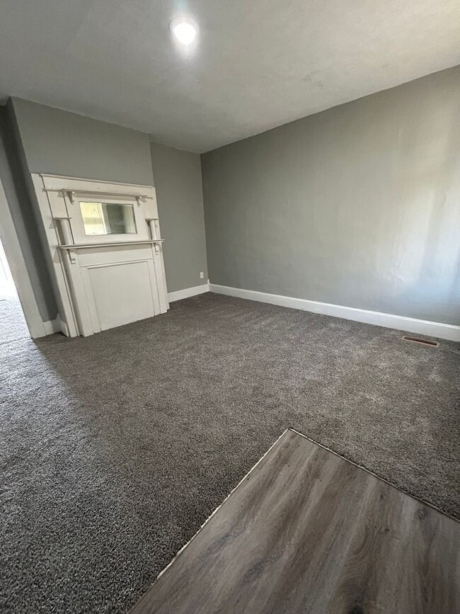 Photo - Spacious 1 Bedroom 1/2 Double with Basement & Extra Room Unit 523