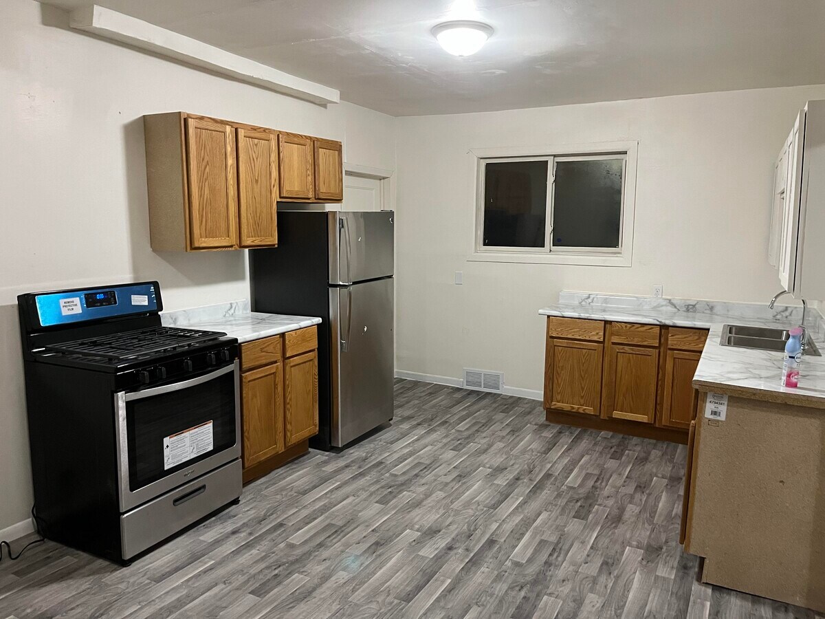 Photo - 595 Wells St Apartments Unit 1