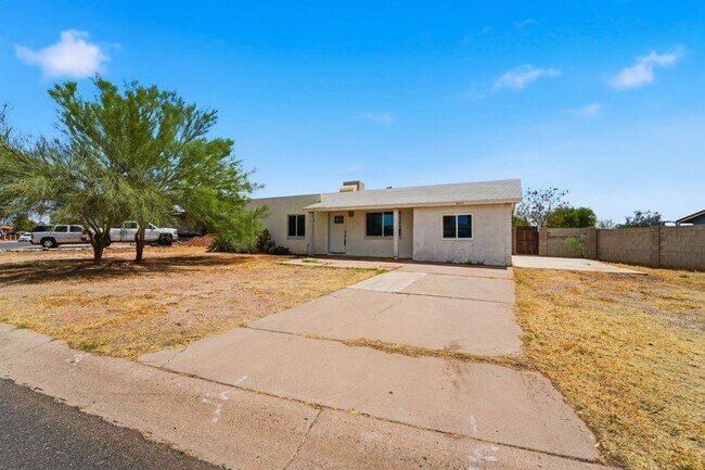 Photo - Discover this beautifully renovated 3-bedroom, 2-bath home in Mesa, AZ!