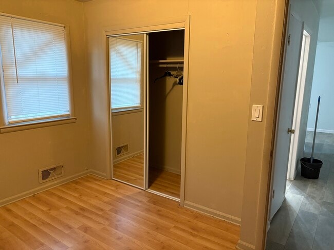 Bedroom - 5713 Norledge Ave