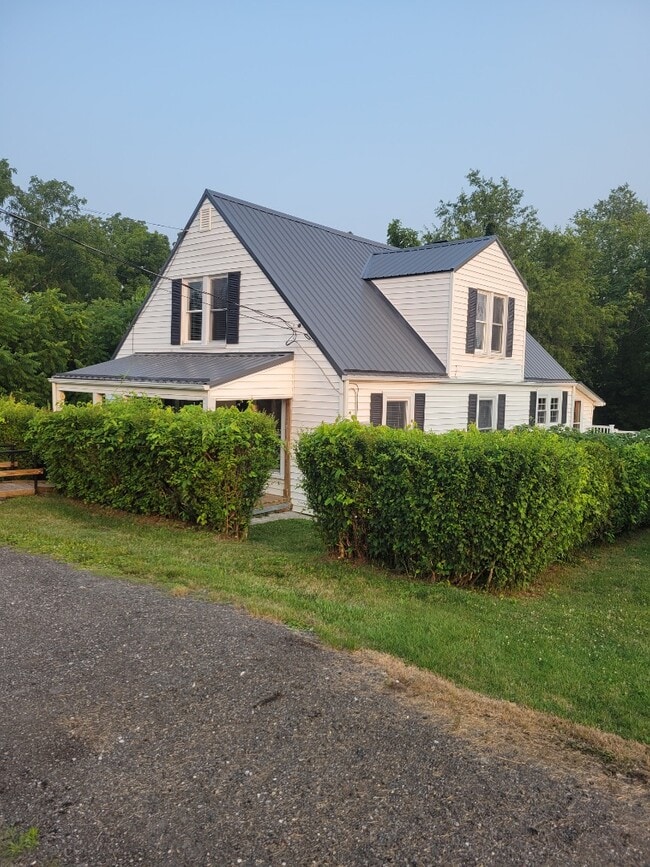 Building Photo - 642 5th St NE Rental