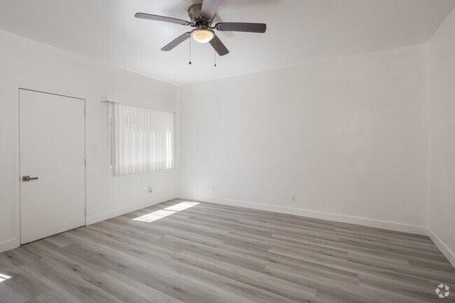 Studio - 500SF - Living - 1935 Myrtle Ave.