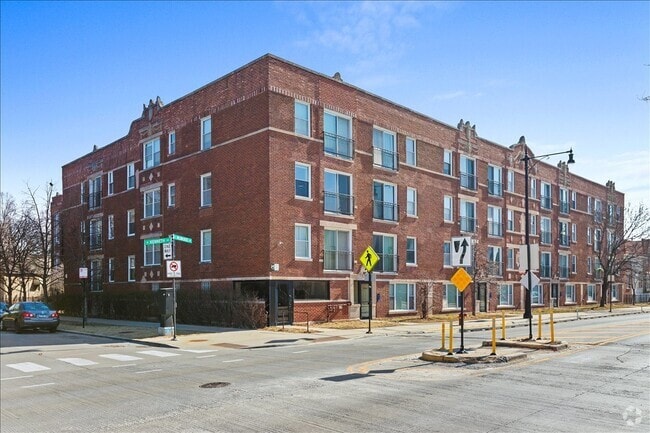 Building Photo - 3741 N Milwaukee Ave Rental