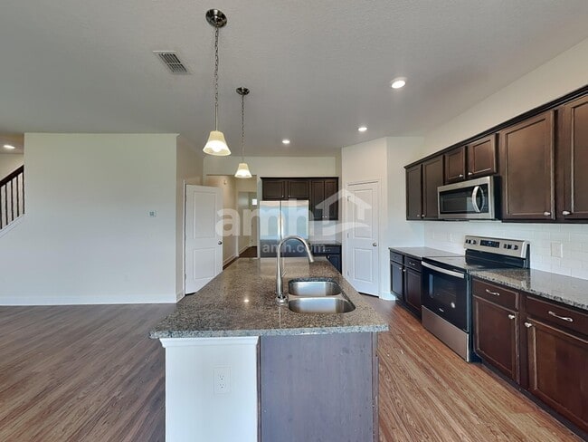 Photo - 220 Crestrun Loop