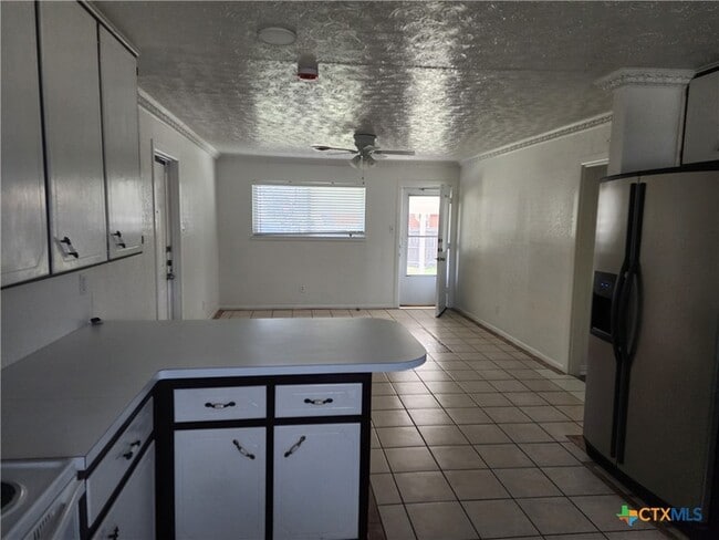 Photo - 1700 Estelle Ave
