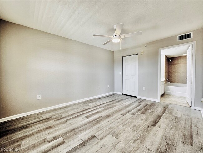 Building Photo - 4109 Residence Drive Unit 520