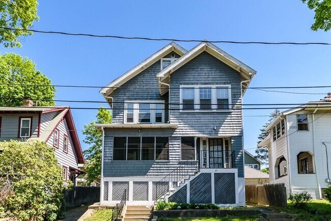 Building Photo - 48 South Crescent Circuit Unit #2