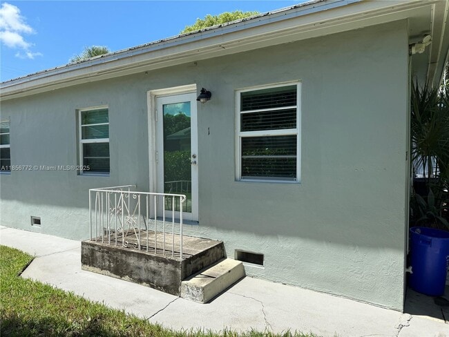 Building Photo - 223 S J St Unit 1 Rental