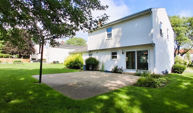 Photo - 920 Chaucer Way