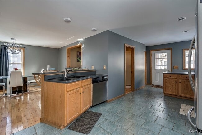 Photo - 5383 Bostwick St