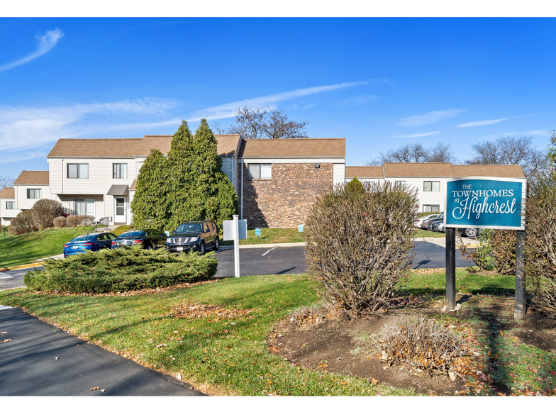 Community Entrance |  Apartments for Rent in Woodridge, Illinois | The Townhomes at Highcrest