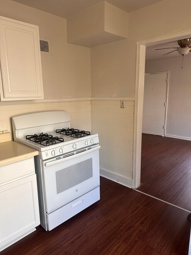 Kitchen - 7445 Arleta Blvd