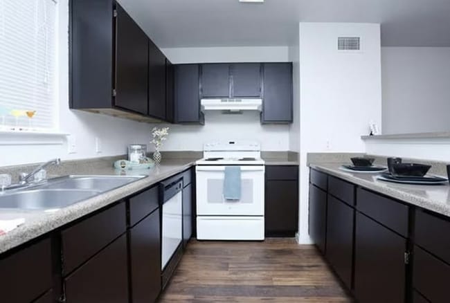 Kitchen 1.jpg - Southpark Village