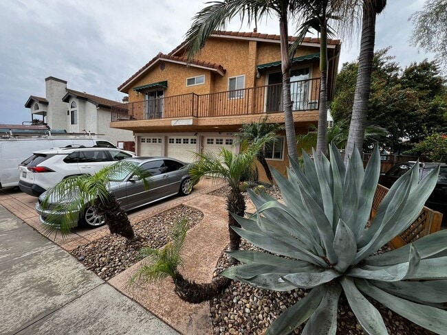 Building Photo - Upgraded Condo with 1 Attached Garage & Private yard. Gated Complex.