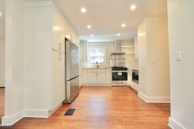 Photo - 25 Sanford Ave Unit 1