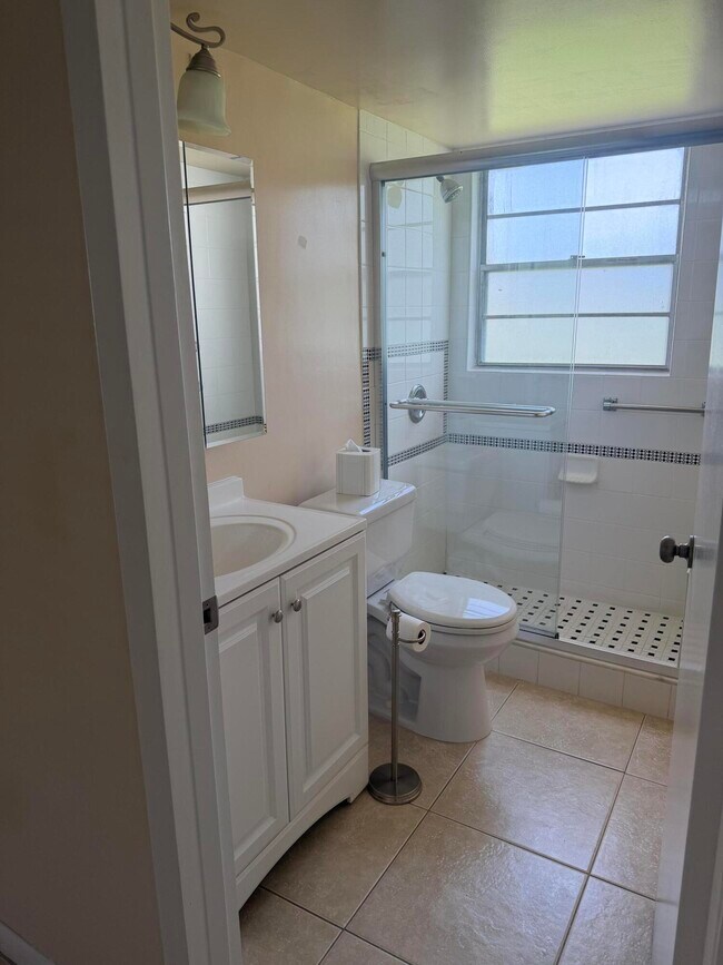 Photo - 137 Fanshaw D