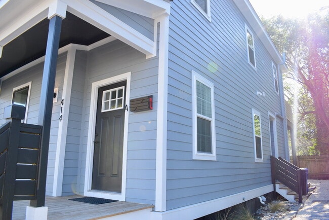 Photo - 414 Queen St