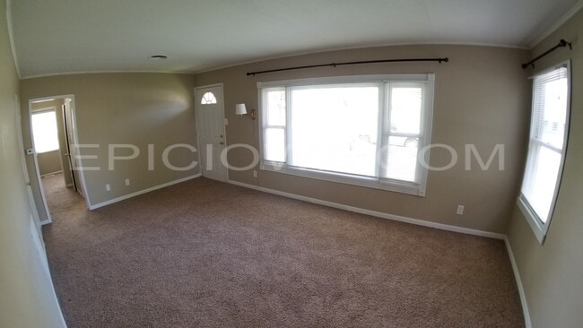 Photo - 3723 G Ave NE