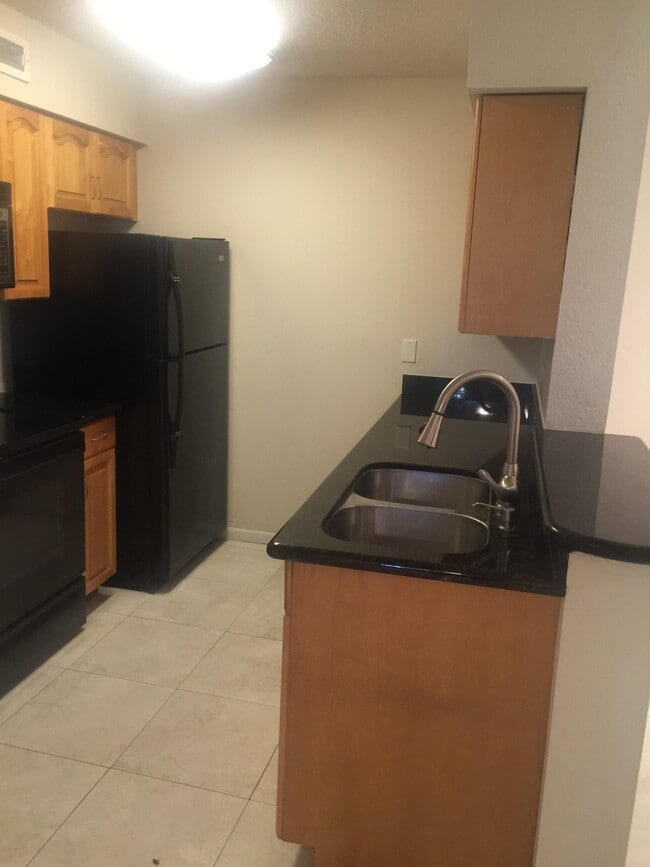 Photo - 2880 N Oakland Forest Dr Unidad 110
