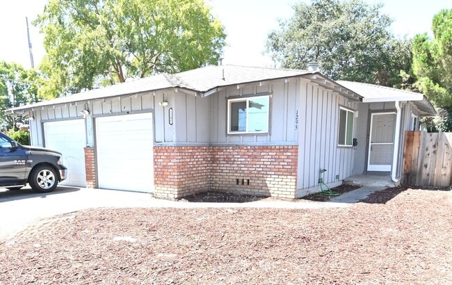Building Photo - 1295 Flora Ave