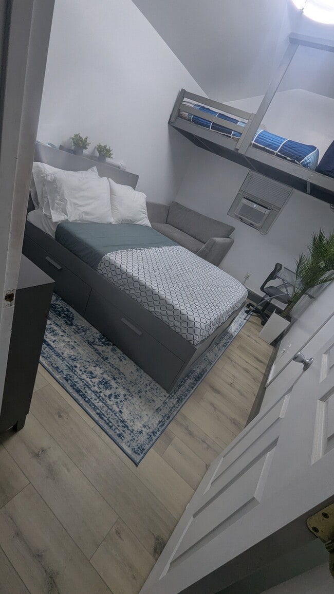 Building Photo - 17121 NW 10th Ct Unit AliaSpot Casita Rental