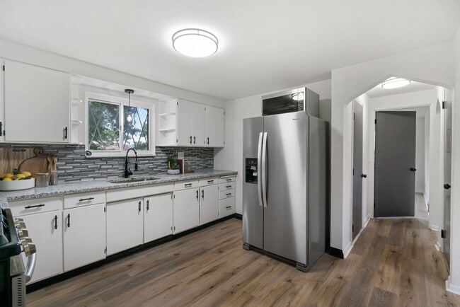 Photo - SCORE 50% OFF 1ST MONTH'S RENT IF SIGNED BY DEC 5! Stunning 3 bedroom home in Duquesne available ...