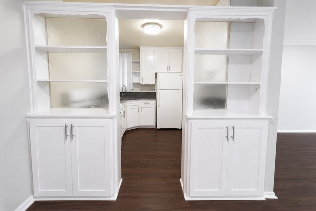 Photo - 611 Levering Ave