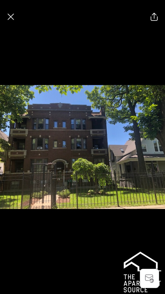 Photo - 2541 W Logan Blvd Unidad 1