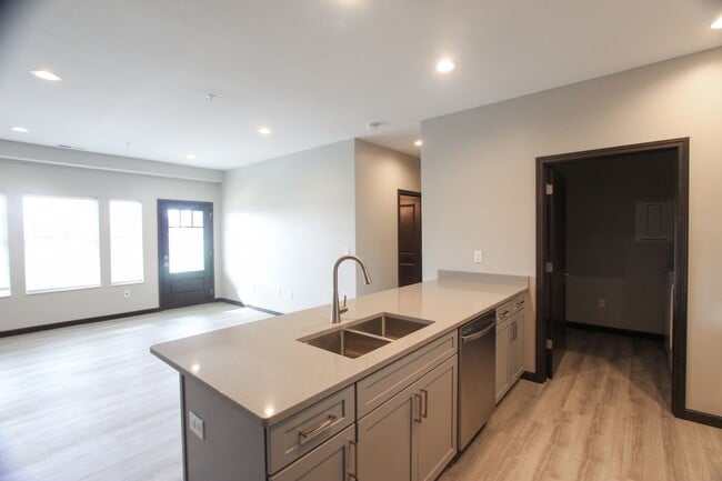 Building Photo - Beautiful 2 Bed, 2 Bath Apartment in PRIME location!  Furnished & Unfurnished Options Available! Unit 2000-108