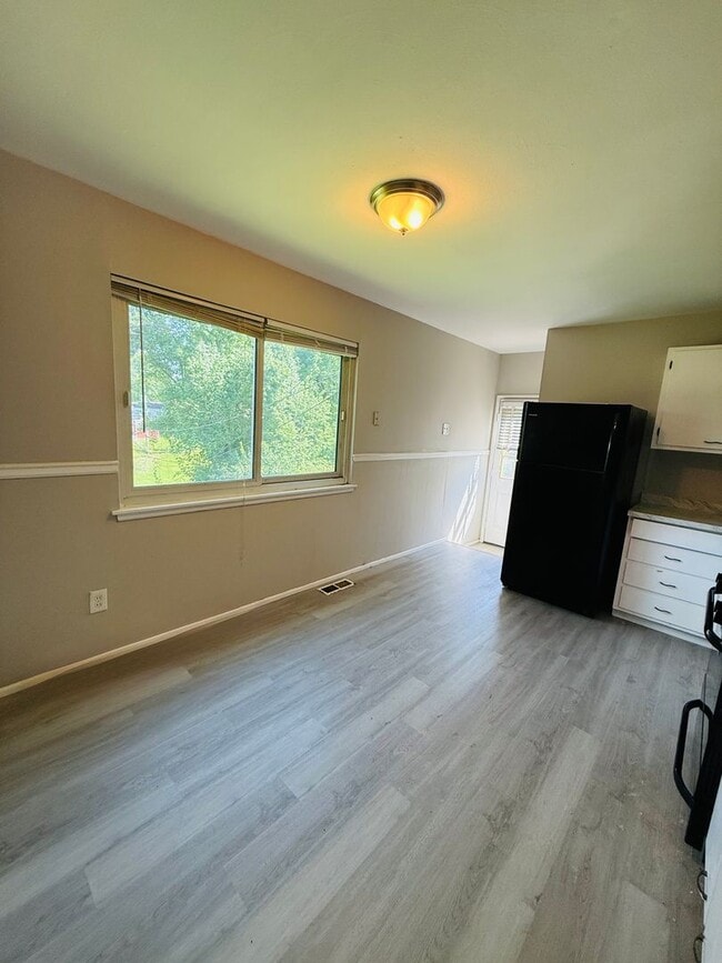Photo - 3 Bedroom 1 bathroom home for rent in Hazelwood
