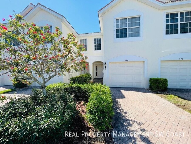 Photo - 936 Hampton Cir Apartment Unit FL 34105