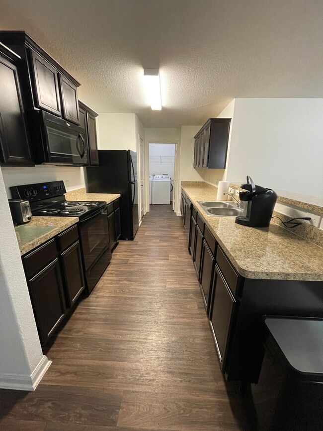 1525 Breanna Ln