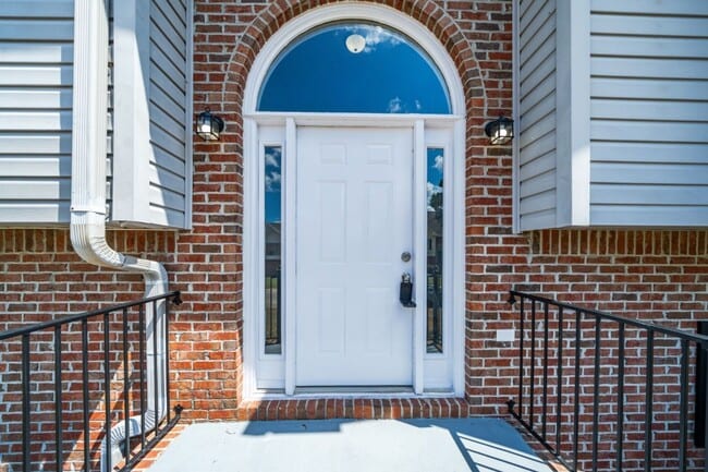 Photo - 429 Surrey Cir