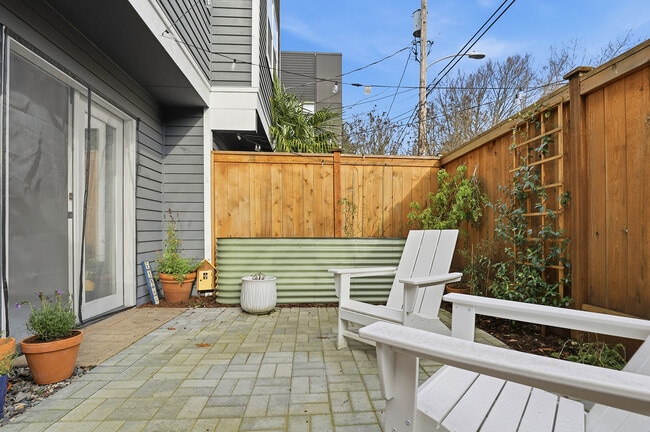 Photo - 619 Federal Ave E