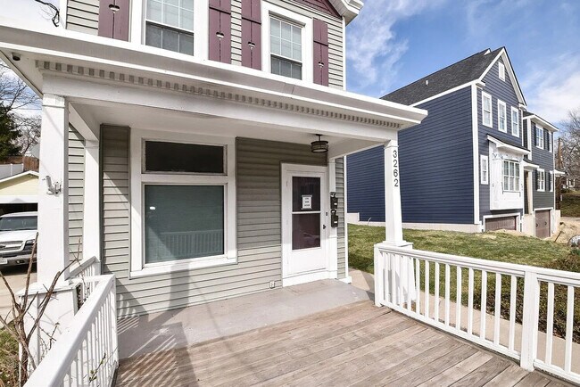3262 Linwood Ave