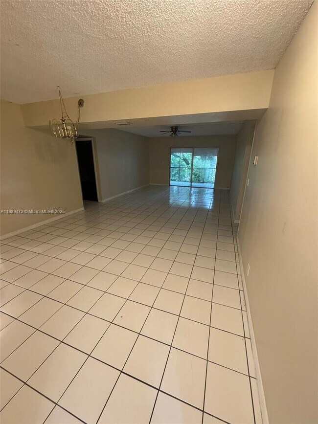 Photo - 604 NW 13th St Unidad 23