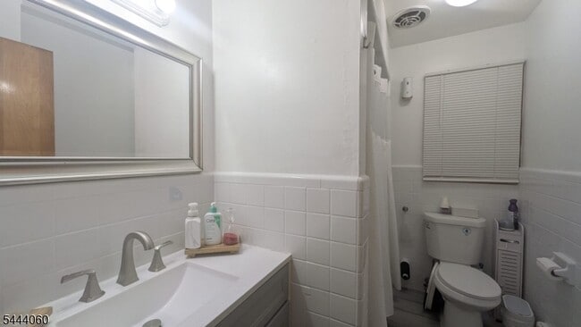 Photo - 100 E 7th St