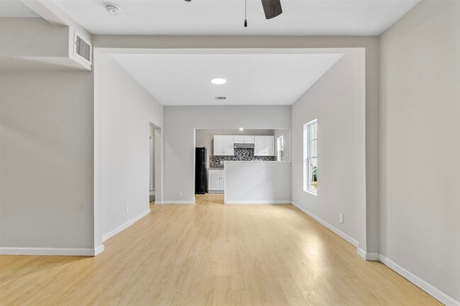 Photo - 405 Medina St