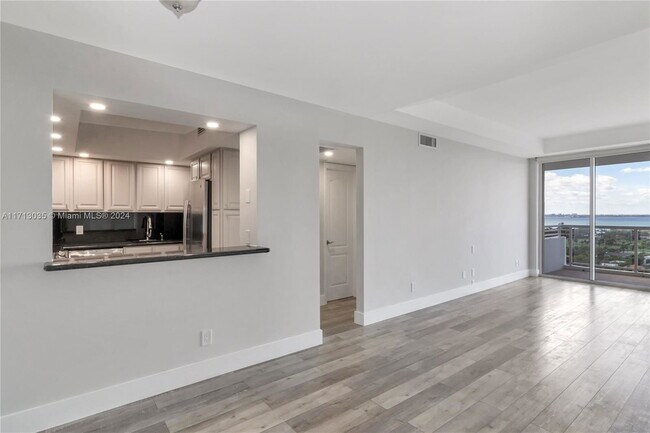 Photo - 5600 Collins Ave Unit 17