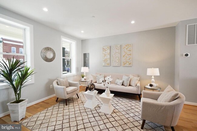 Photo - 731 Park Rd NW