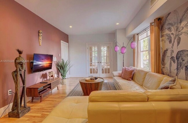 Photo - 524 NW 35th St Unit 2
